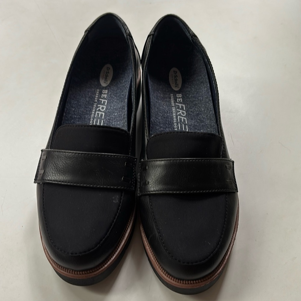Dr. Scholl’s black loafers in women’s size 6
